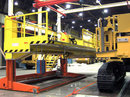 Mobile lifting platform with column.